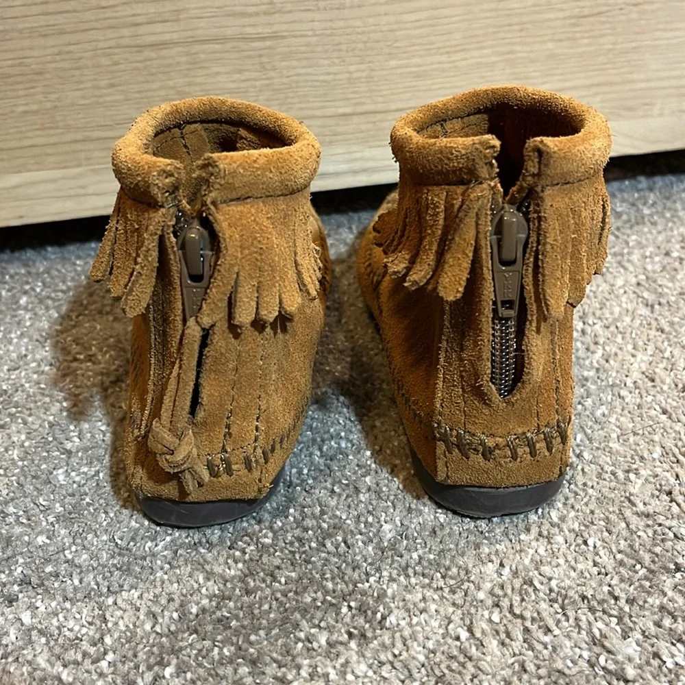 Minnetonka Moccasin Little Kid Suede Fringed Booties